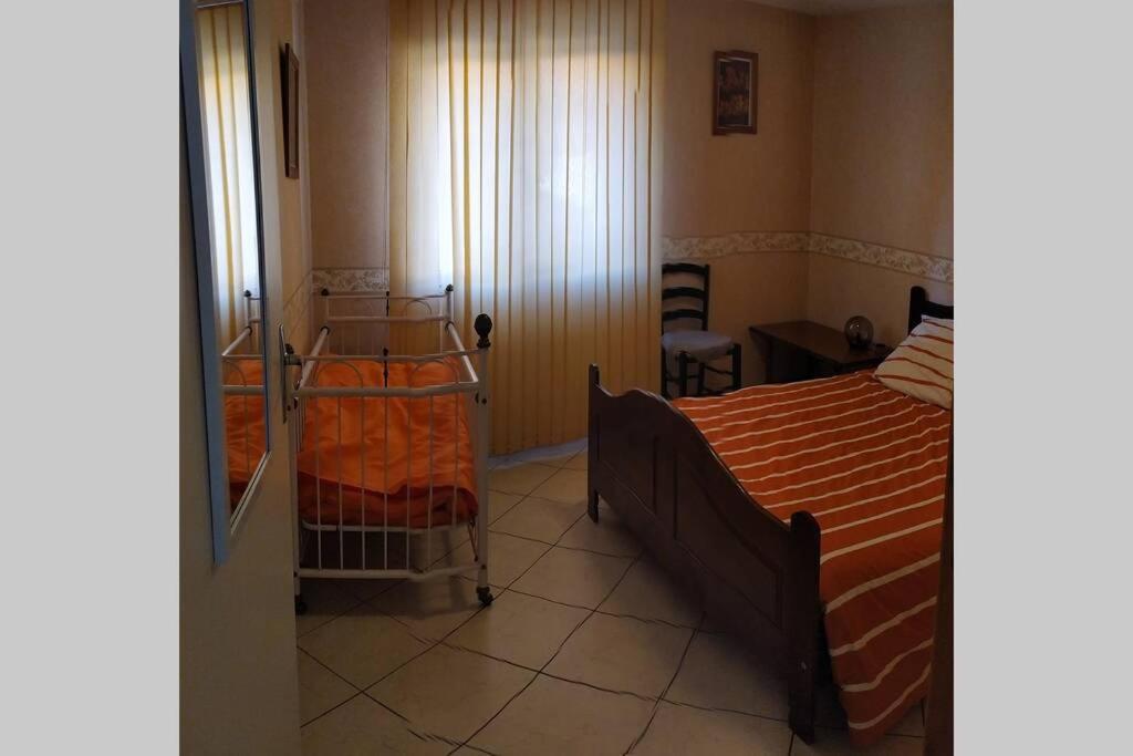 Chez Fabienne T3 Apartamento Le Breuil-sur-Couze Exterior foto